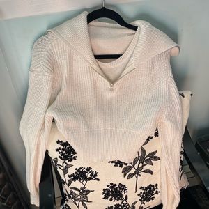 Short sweater. Beige white. Long neck.